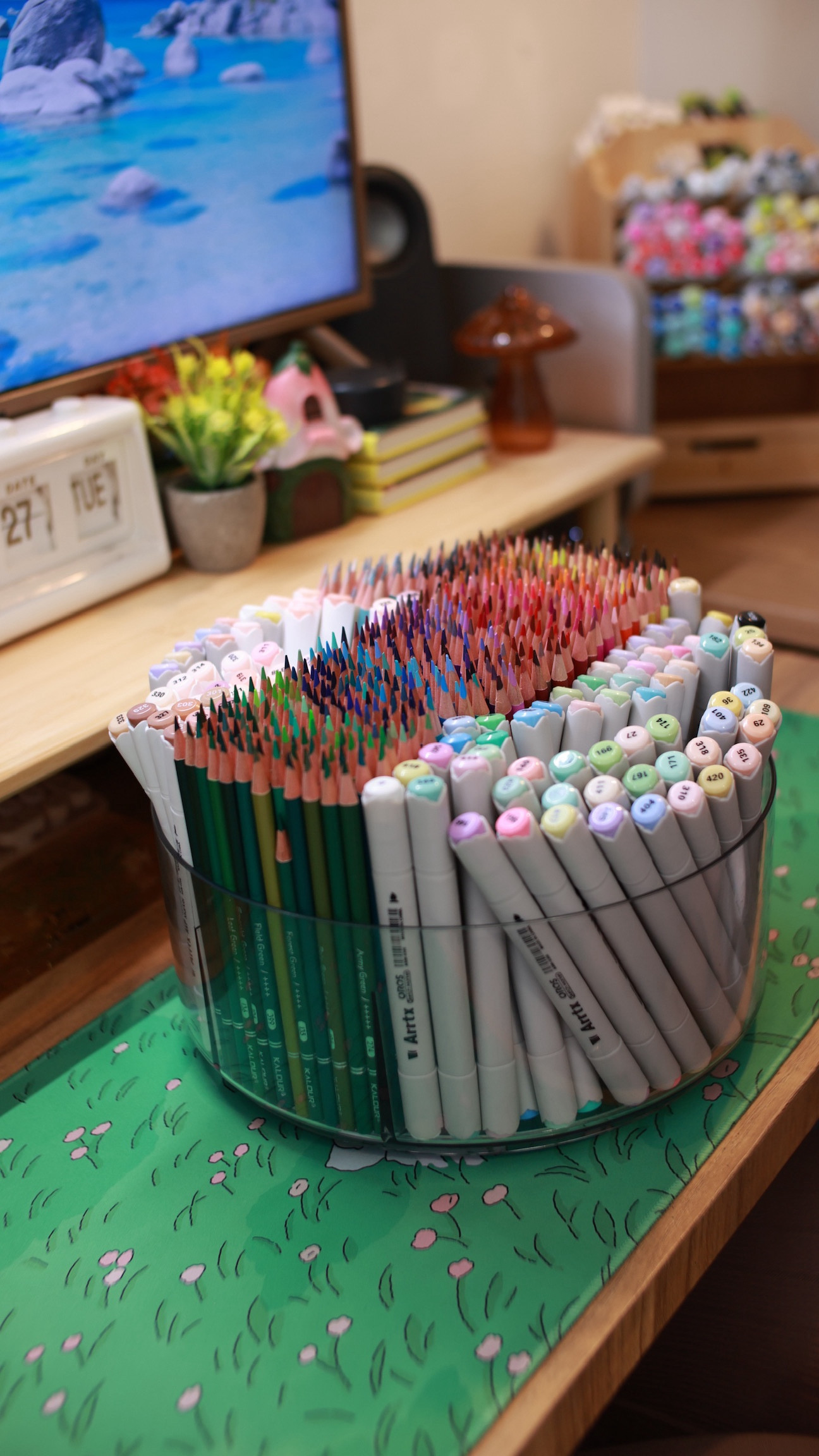 Reorganizing 520 colored pencils #organization #art