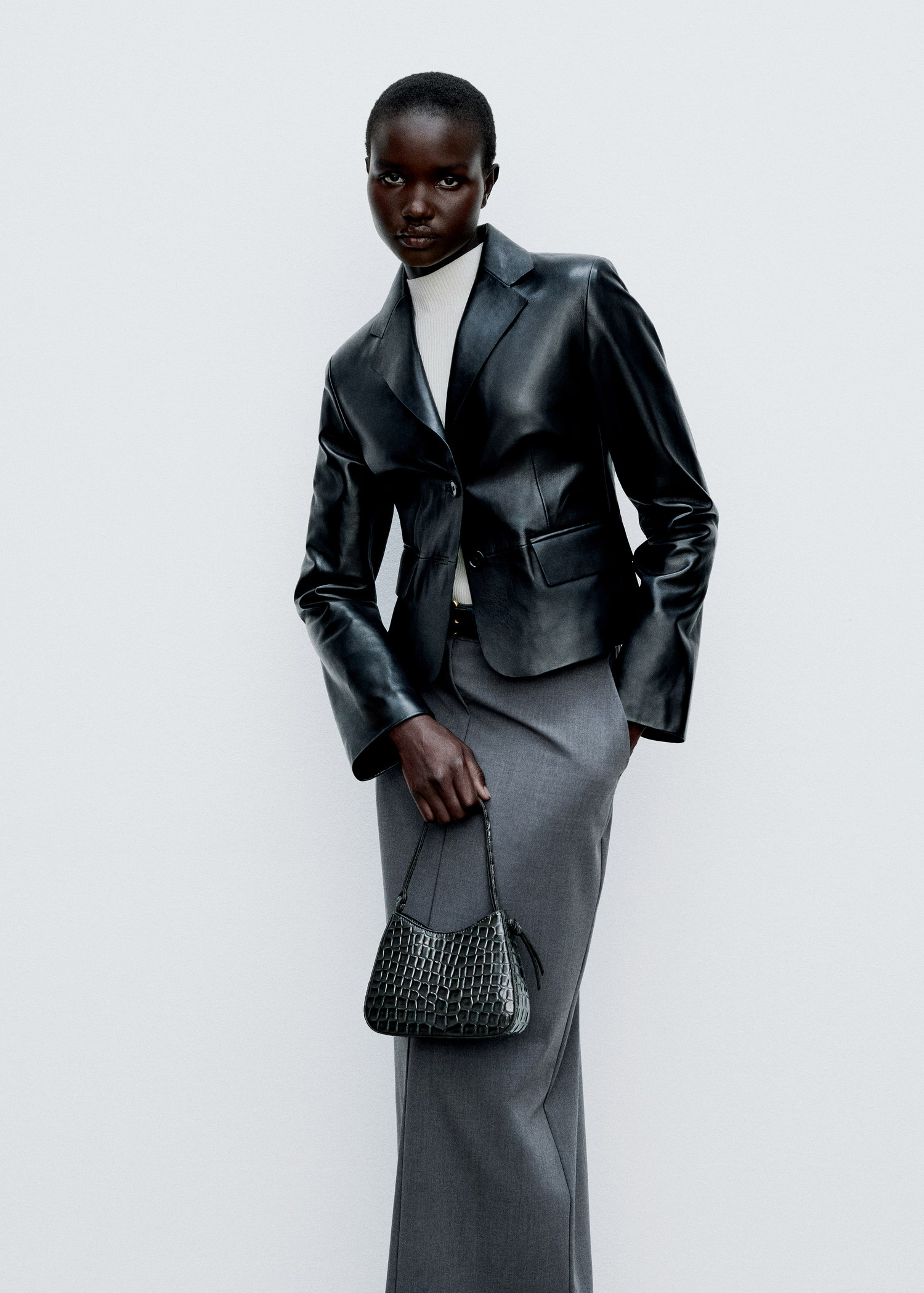 Patent leather-effect crocodile bag - Women | MANGO USA | Mango (US/MX/AU)