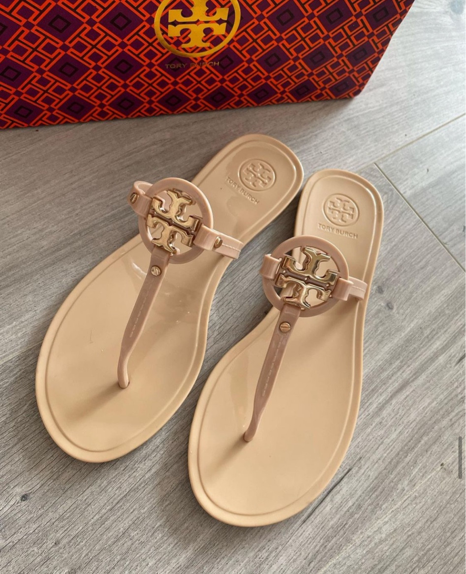 Tory Burch sandals for less #dhgate #dhgatefinds #luxuryforless #dupes #topquality

#LTKsalealert #LTKshoecrush #LTKunder100