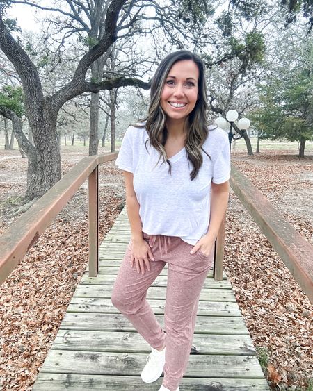On Wednesday’s we wear… mahogany!?

Thread and Supply y’all! I.can’t.get.enough.

This Delta tee and Junie joggers are linked for ya! 🙌🏼

#LTKshoecrush #LTKSeasonal #LTKstyletip