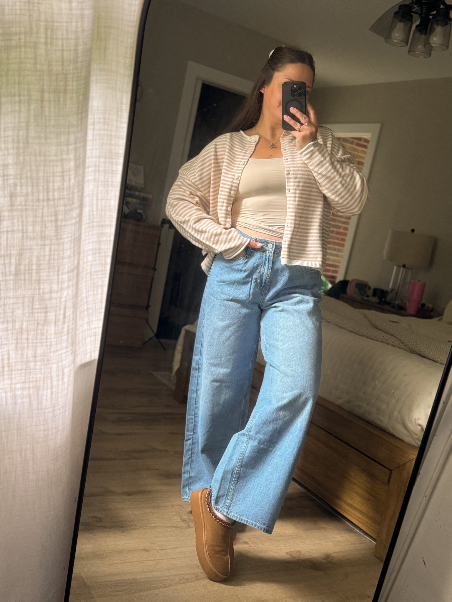 here for the wide legged jeans 🙂‍↔️