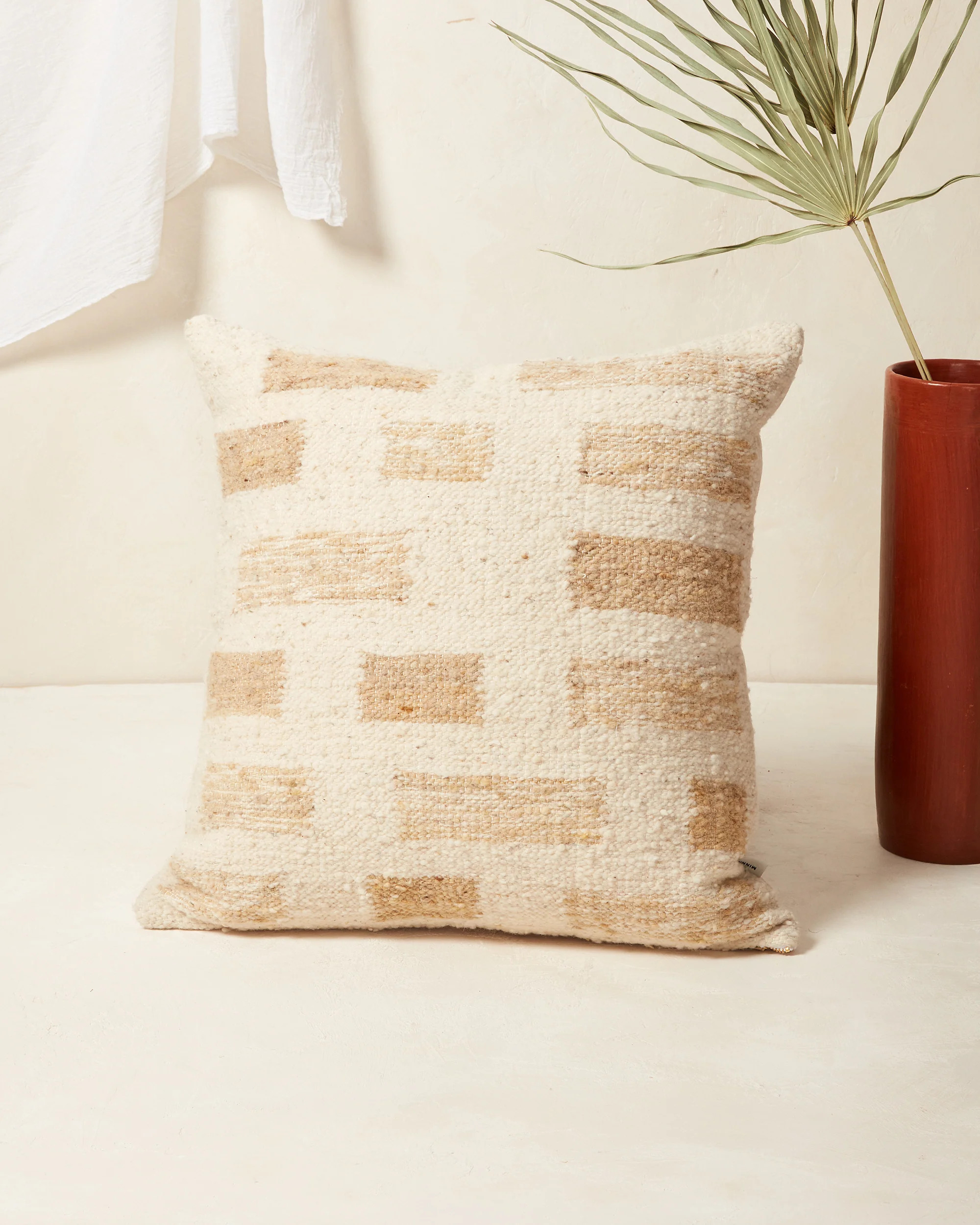 Shadow Pillow - Cream | MINNA