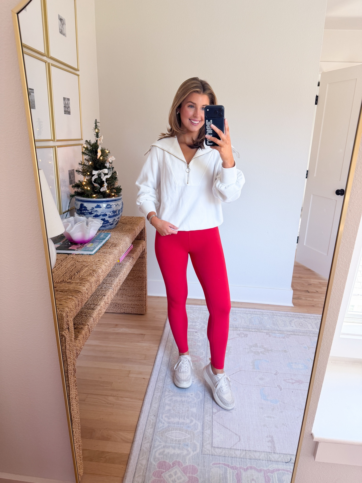 Workout outfit idea! Wearing a S in sweater and XS in leggings 