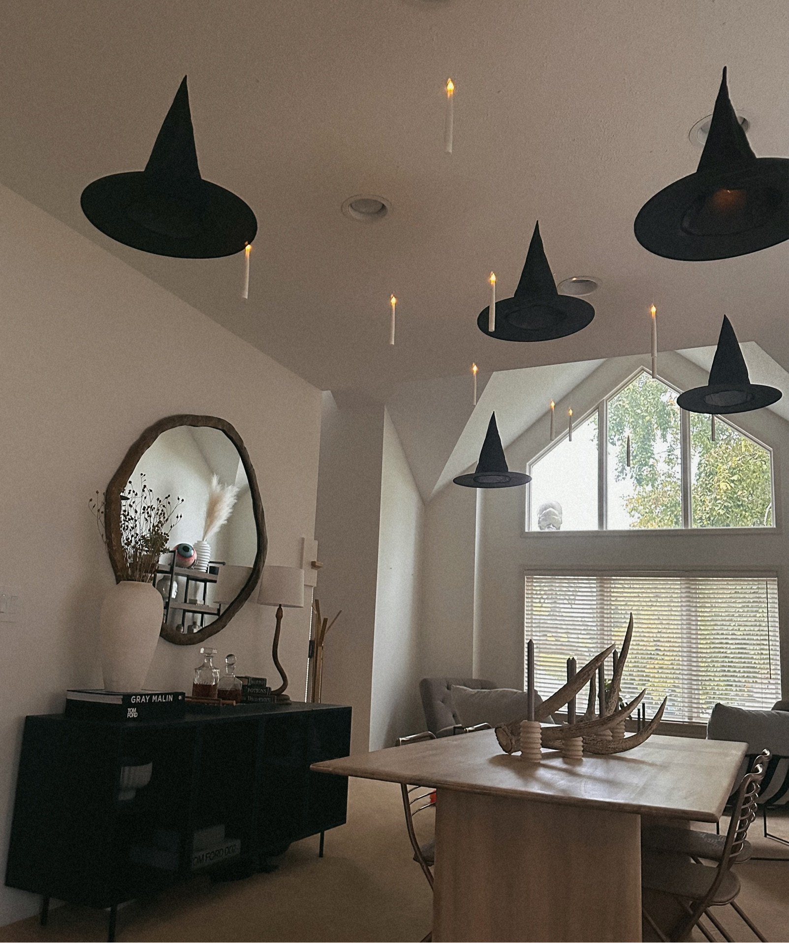 Harry Potter Halloween Decorations in my dining room! I love the floating candles and witch hats 🎃



#LTKHoliday #LTKparties #LTKHalloween
