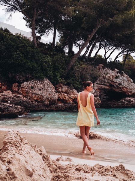 Just the best dress… lemon linen scoop back beach coverup perfection

Wearing size small and she comes in a whole rainbow of colours



#LTKtravel #LTKsummer #LTKuk
