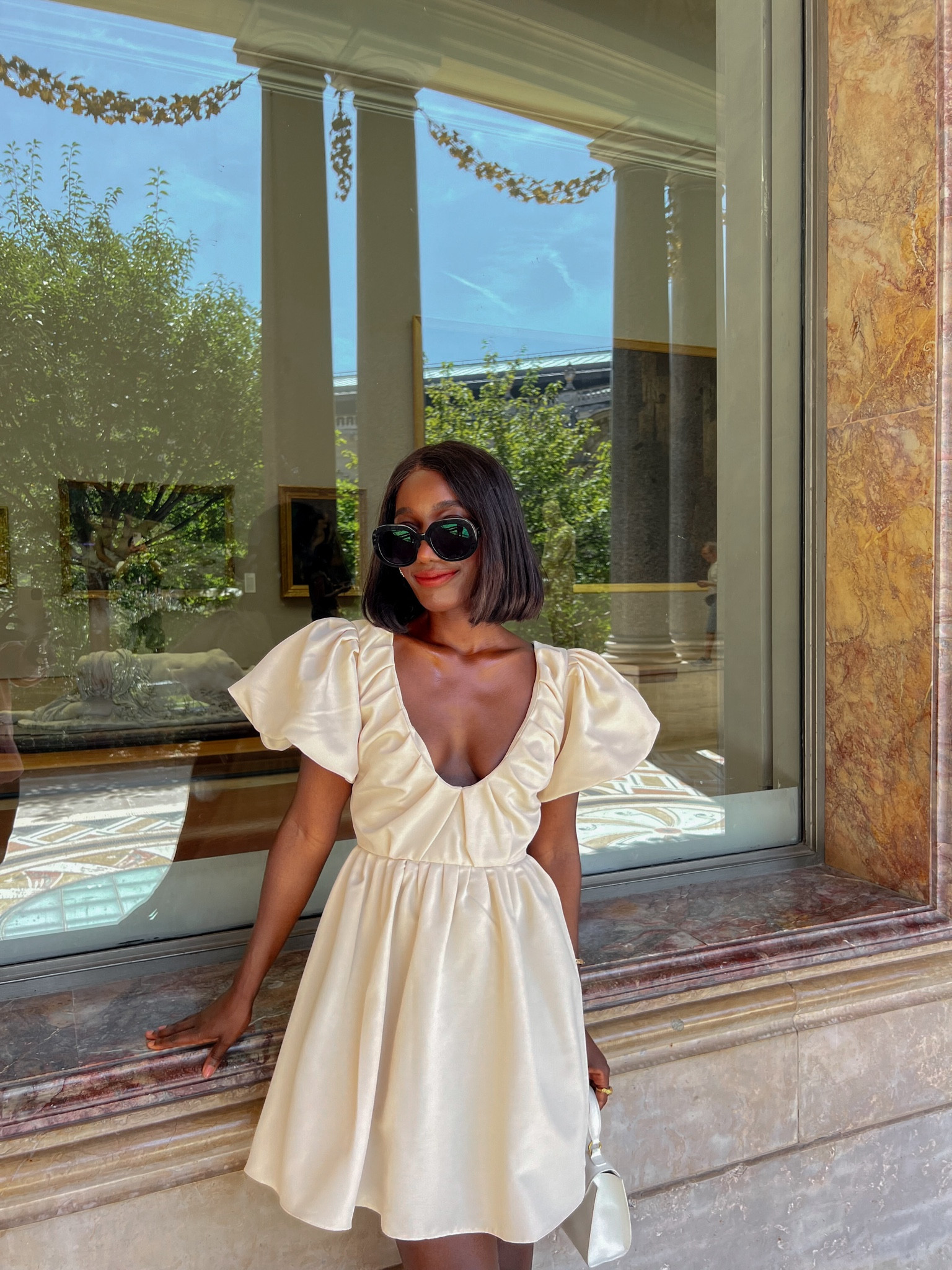 Love a bug puffy sleeves dress for a cute and romantic look, I’m wearing a size 34 EU (xs) 