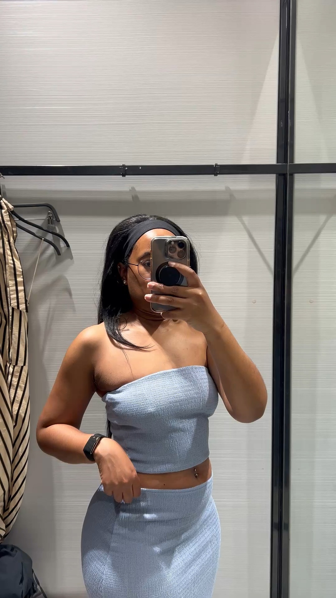 Textured Bandeau Top (med)
Textured Midi Skirt (med)