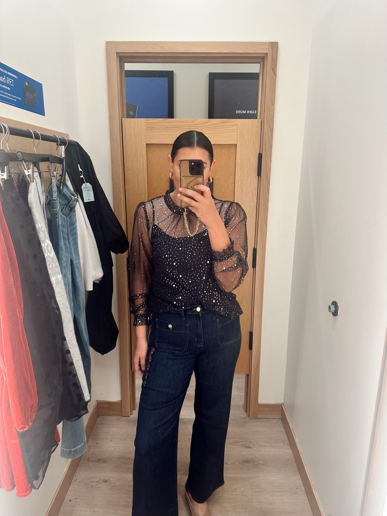 I am in the medium of the top -- it runs slightly generous. size down for a closer fit if you are in between sizes. 

I'm in the 29 of the jeans, they fit TTS. A 30 would fit better, but wasn't available! Stretchy fit!  

 #LTKHoliday #LTKFindsUnder50 #LTKFindsUnder100