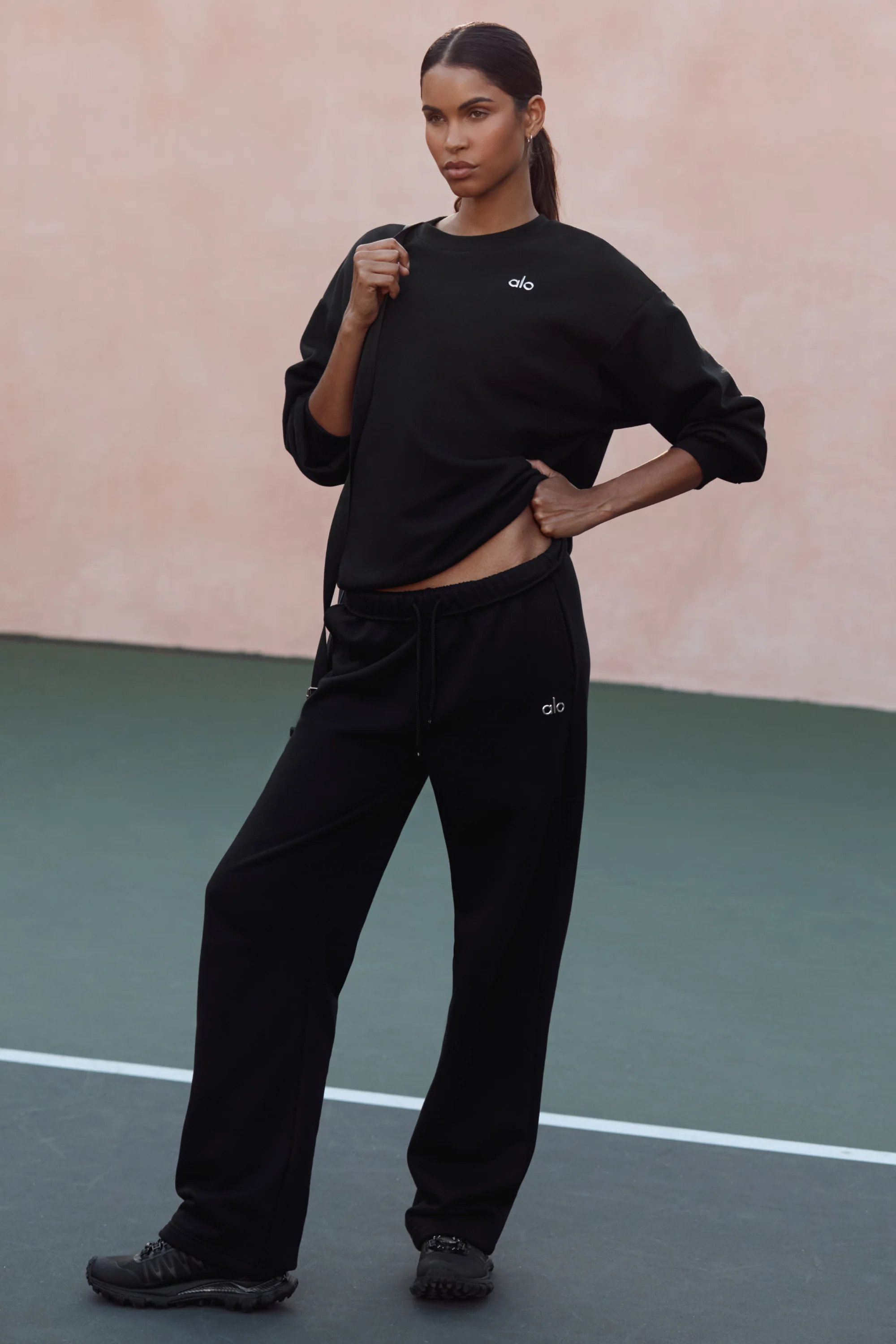 Alo YogaÂ® | Accolade Straight Leg Sweatpant in Black, Size: Large | Alo Yoga