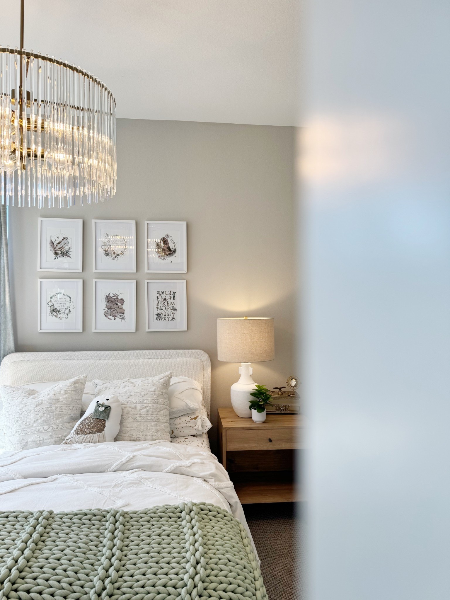 Sharing similar finds to help you create a room you’ll never want to leave.

Bedroom decor, Amazon, wall art, chandelier, bedside table, nightstand, lamp, deals 

#LTKFindsUnder100 #LTKHome