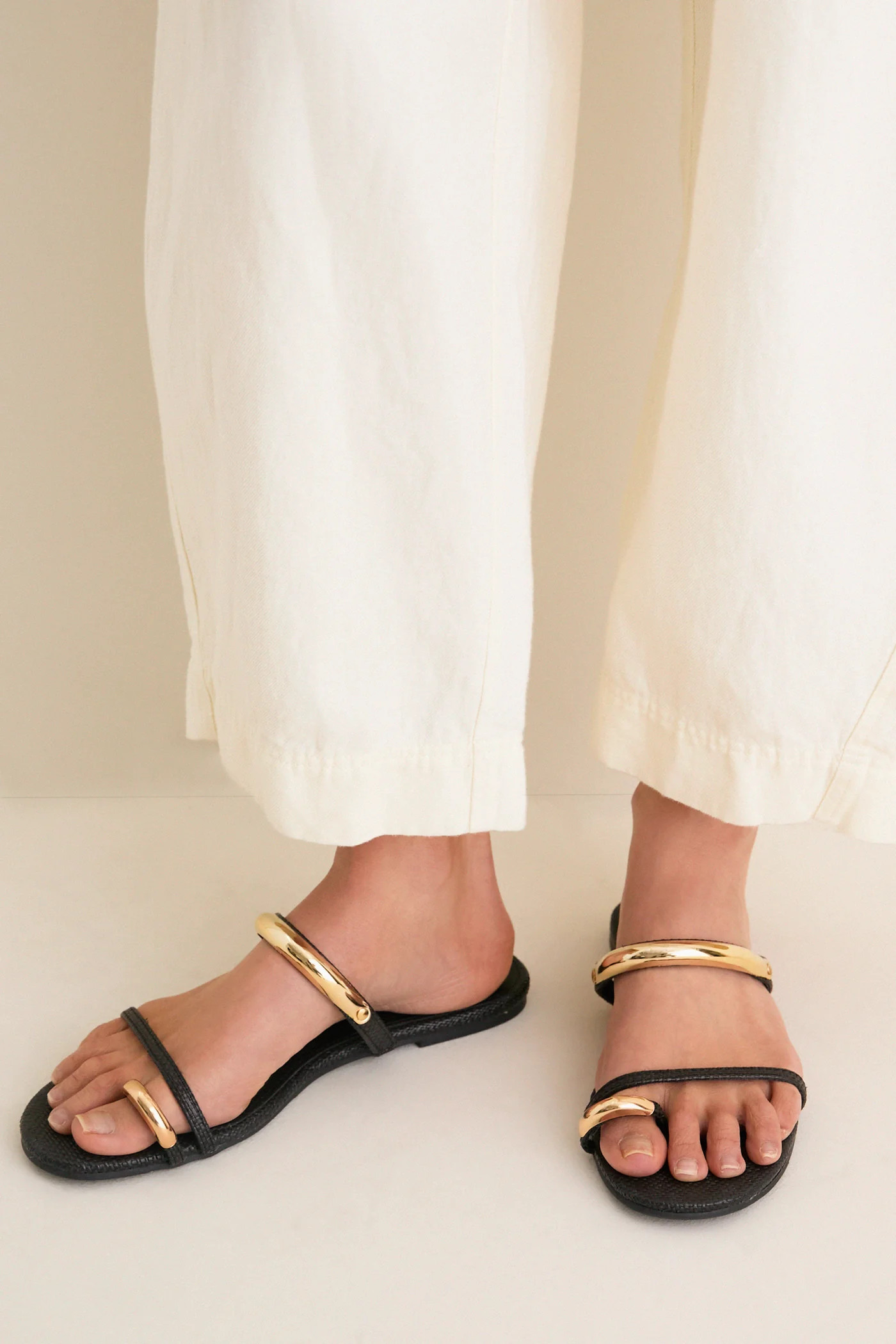 Black Vacay Sandals | Tuckernuck (US)