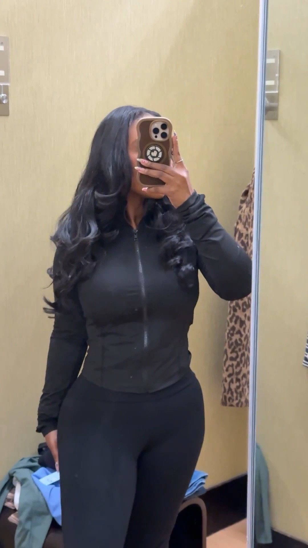 Okay this active set color?? 💙 instantly caught my eye. The leggings are buttery soft, super flattering, and actually feel held in without being too tight. Throw on a little zip jacket and suddenly it looks like you have your whole life together ✨

perfect for workouts, errands, coffee runs, or those “I want to be comfy but still cute” days. Linked all my favorites.

#LTKActive #LTKootd #activewearstyle #gymlooks #athleisure #workoutwear #casualstyle #coffeerunfit #everydaylooks #fitnessfashion

#LTKootd #LTKgrwm #LTKSeasonal