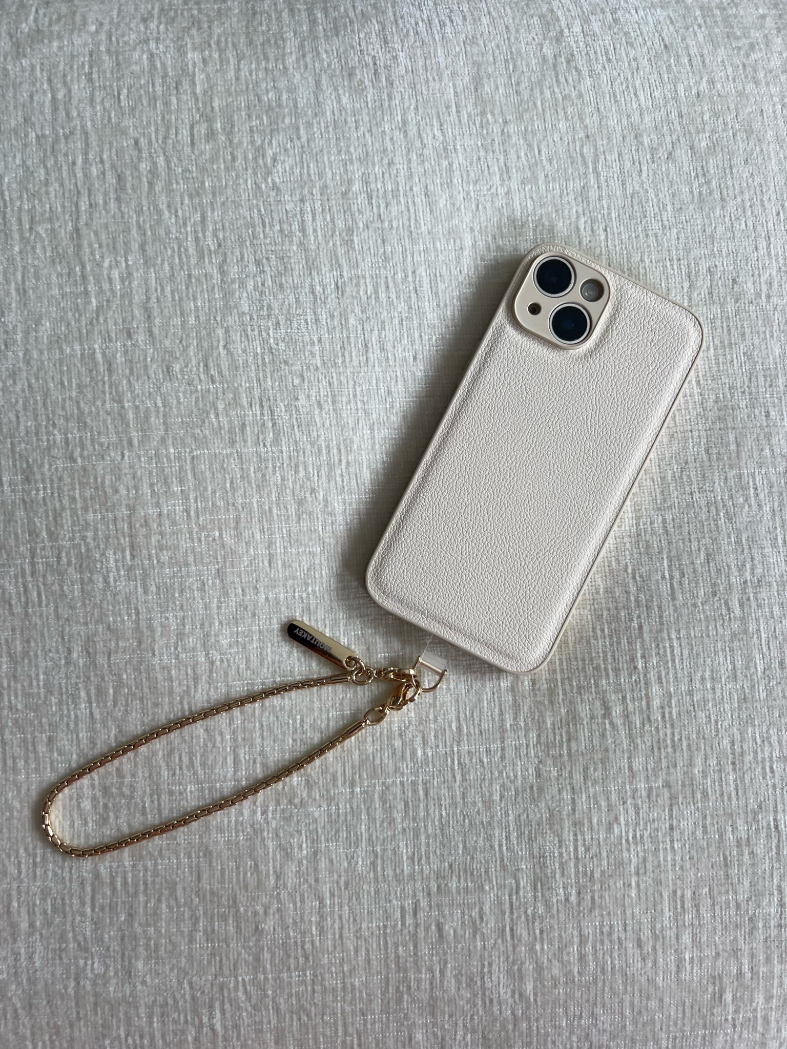 Phone case with wrist chain 