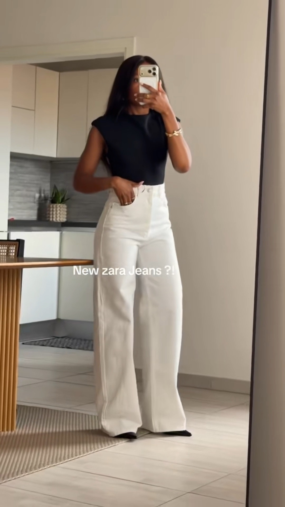 My new favorite Zara jeans 🤍 High waisted, wide leg Jeans , and so chic for everyday outfits. Wearing size EUR 34.