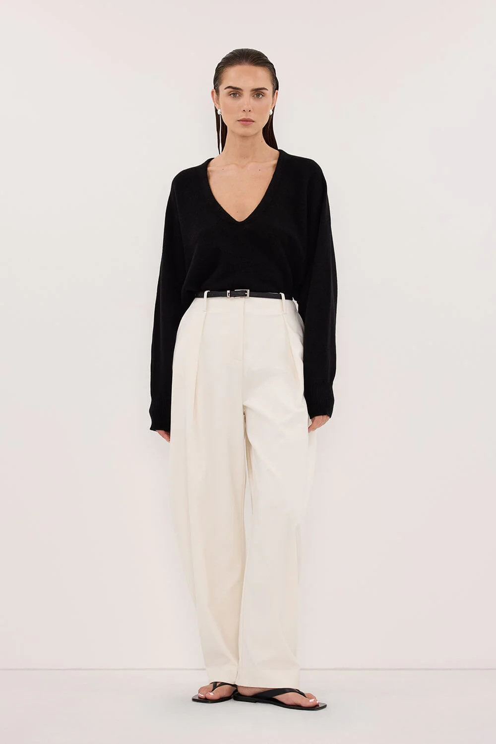 LUMI BLACK V NECK MERINO KNIT JUMPER | DISSH