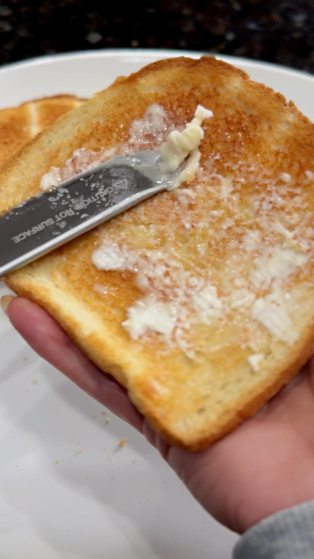If cold, hard butter has ever ripped your toast apart, this heated butter knife is about to make your mornings SO much easier.

It heats up in seconds and softens refrigerated butter so you can spread it smoothly without waiting for it to soften on the counter.

And you can use it for more than butter—cheese, peanut butter, chocolate and coconut oil too.

Save this kitchen gadget because I have a feeling it’s going to be VERY popular once everyone starts holiday shopping. 👀

#KitchenGadgets
#KitchenHacks
#KitchenFinds
#HomeFinds
#TikTokMadeMeBuyIt
#AD