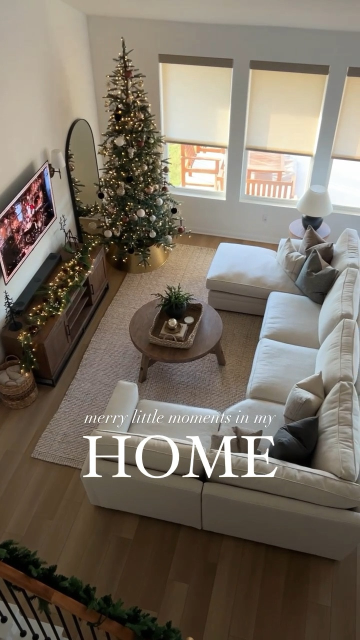 Merry Little Moments ✨

All the beautiful views this month.

See anything you like? Comment or DM for Links! And follow me @myaustinhaven for more! ❤️

#december #home #livingroom #Christmas #homedecor #christmasdecor 

#LTKhome #LTKSeasonal #LTKHoliday