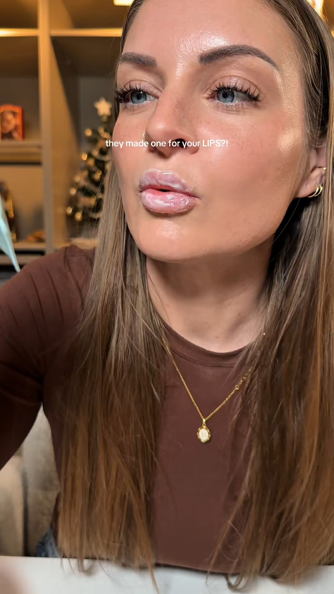 ever since I first tried this lip mask, I use it allll the time for extra hydration!! i love wearing lip stains and this has just helped them apply better and look so seamless  

If you have been struggling with dry lips especially during this extra cold season, this may solve all your problems🥹
 