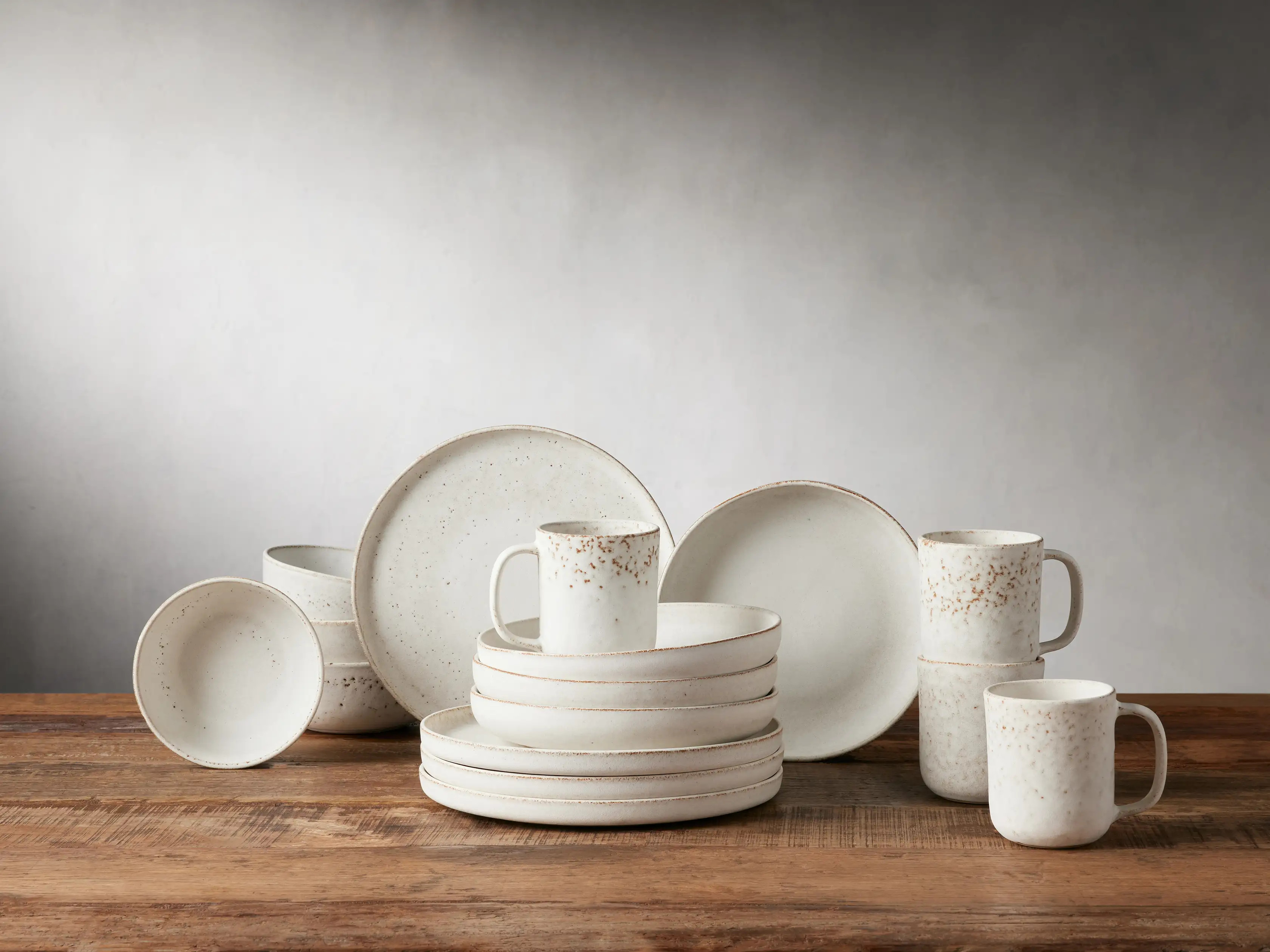 Ronan Dinnerware Set (Set of 16) in White | Arhaus