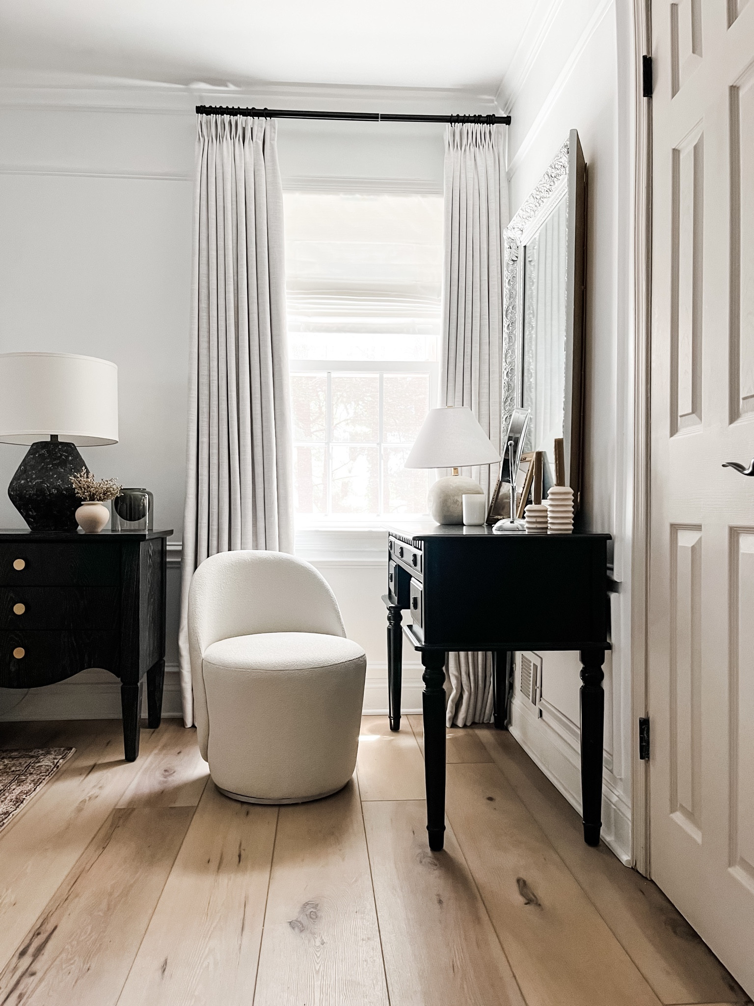 Makeup vanity area!

#LTKhome