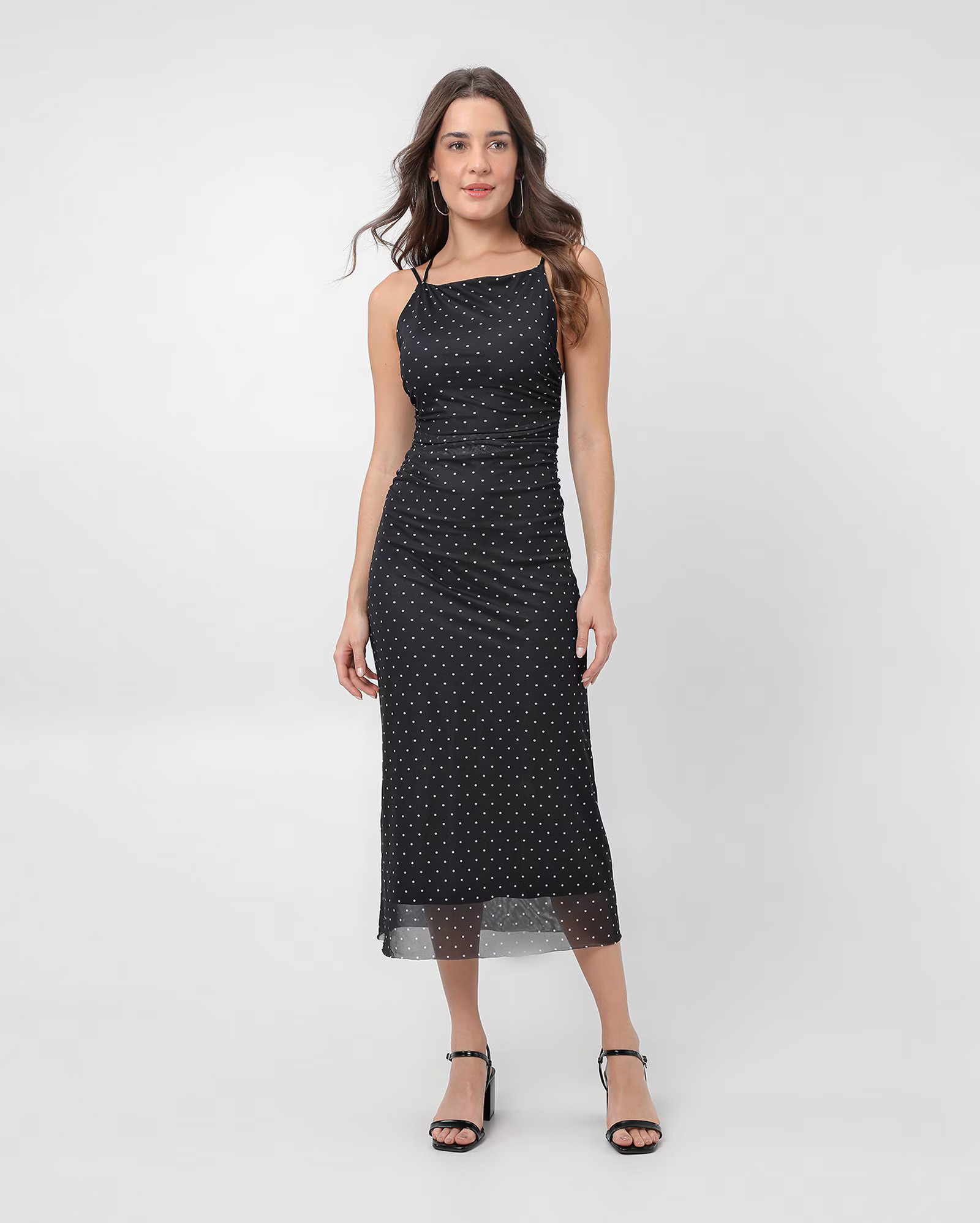 Vestido midi poá de tule decote reto preto | AK by Riachuelo | Riachuelo (BR)