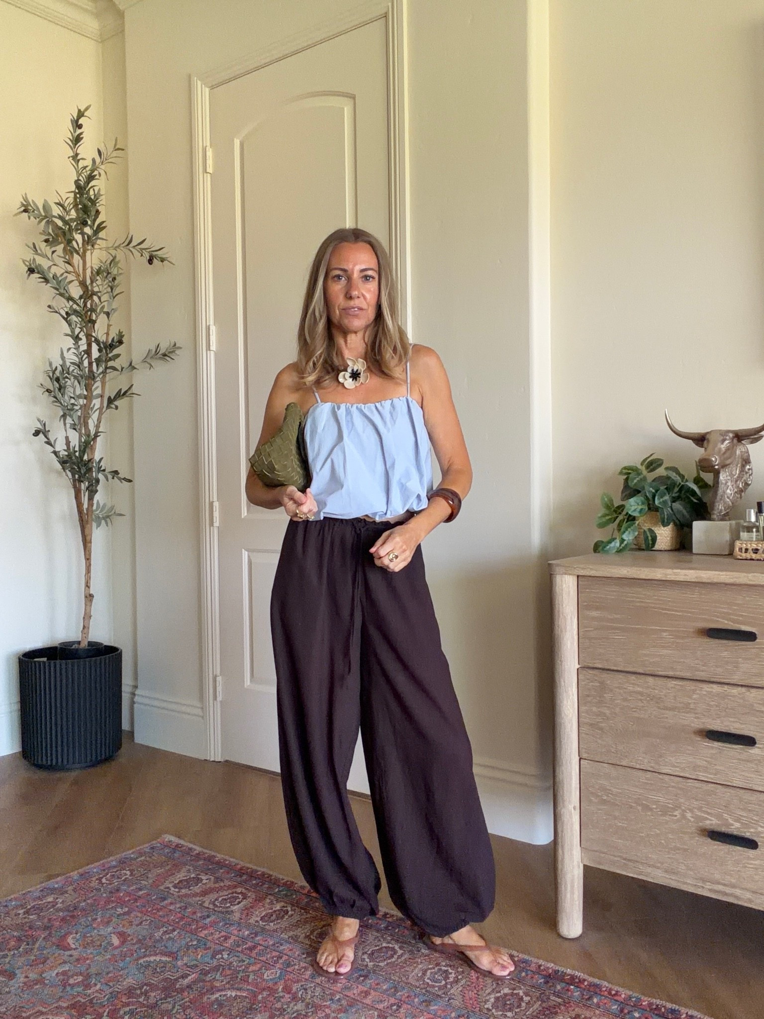 Today’s casual chic outfit
Bubble hem top size xs
Balloon pants size xxs
Amazon accessories

#LTKootd #LTKgrwm #LTKSaleAlert
