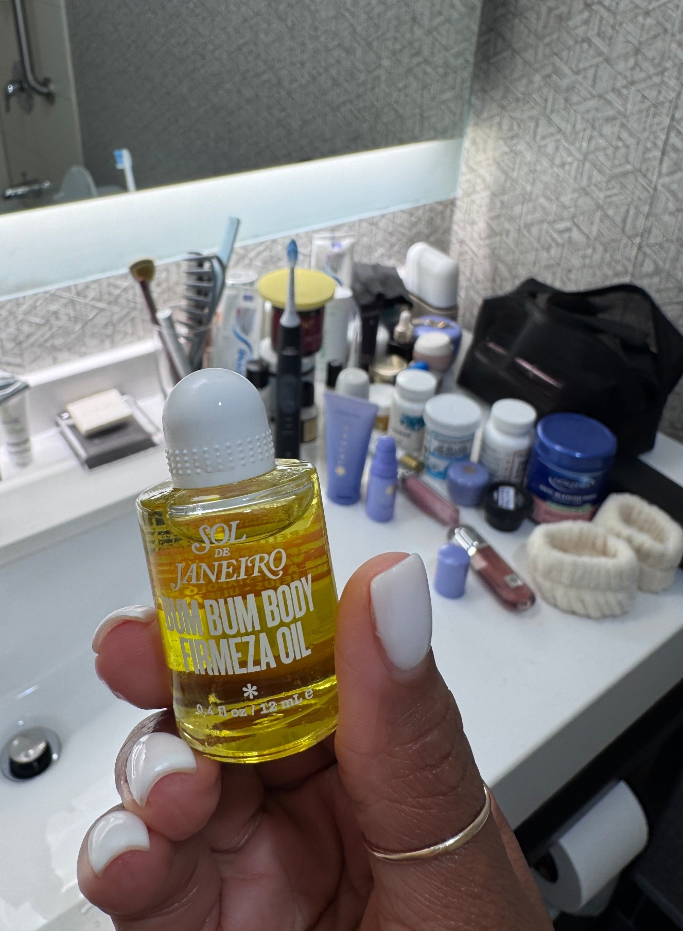This is definitely one of my favorite scents from @soldejaneiro and the oil is so good!!

#skincare #beauty #loveyourskin #skinlove #travel #flyageless #midlife #beautyover40 #skincareessentials #bodyoil #showercaddy #bathroomessentials #musthaves #organization #bathroommusthaves #bathroomgoals #bathroomstrorage #midlifemusthave #showergel #bathroomorganization #xojalonda


#LTKOver40 #LTKBeauty
