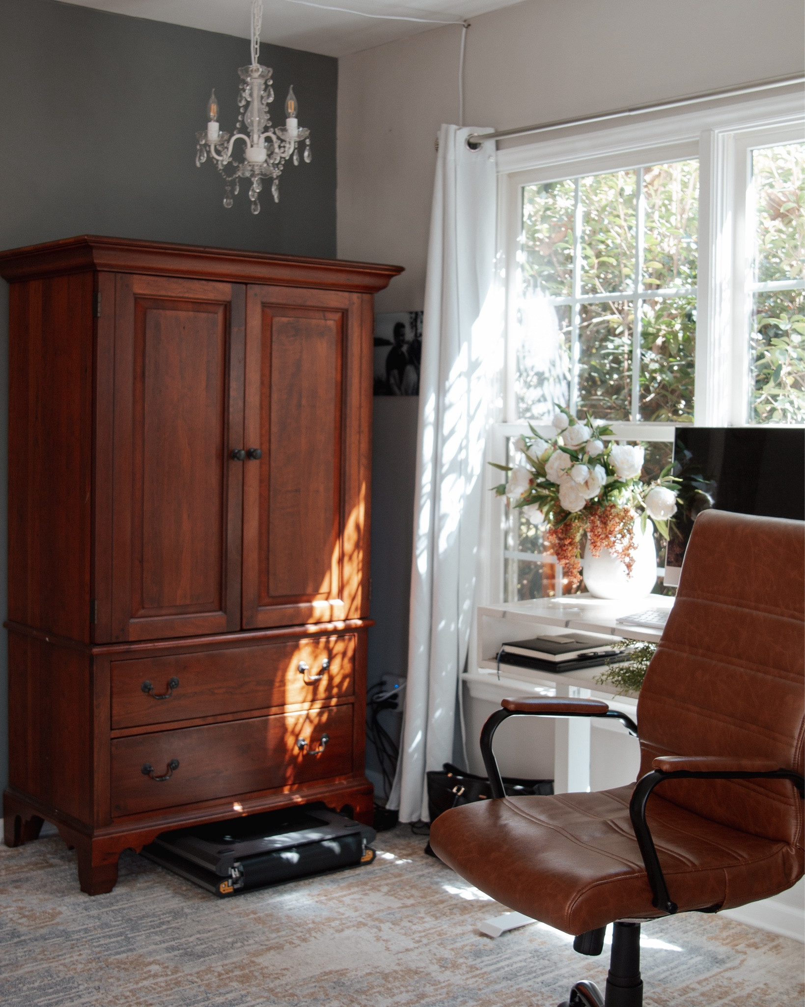 Isabel’s home office is such a cozy spot, new exciting face lift coming soon. But for now 😍

#LTKhome #LTKSeasonal #LTKfindsunder100