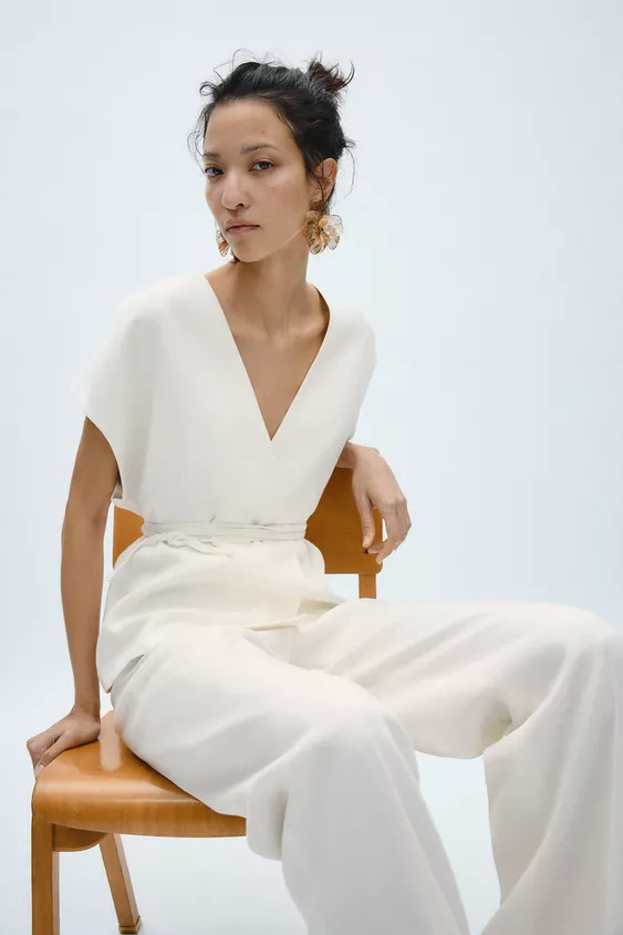 ZARA WOMAN COLLECTIONWaistcoat made of a linen blend. Featuring a crossover V-neckline and a matc... | Zara US
