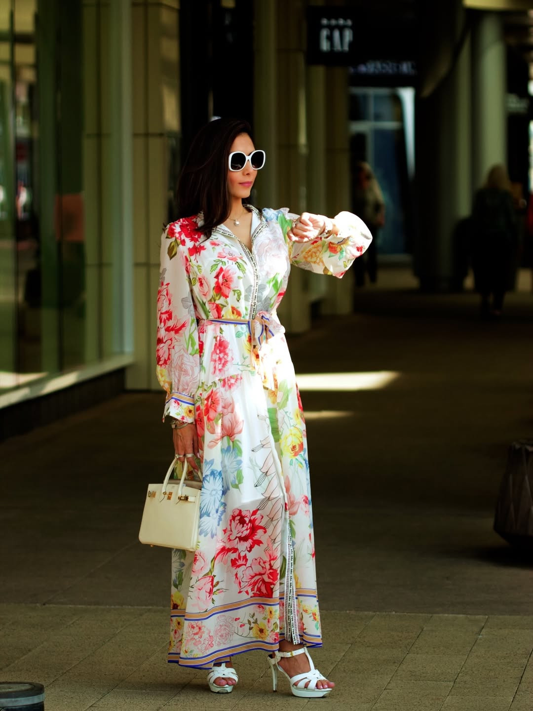 The kind of dress you wear to afternoon tea, the derby, or anywhere you want to feel effortlessly refined. Soft florals, flowing silhouette, and that quiet luxury energy that never goes out of style.
 

 #LTKgrwm #LTKBeauty #LTKTravel