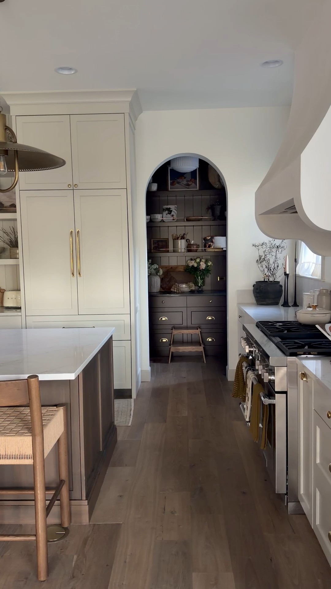 🤍 Kitchen Details

🎨 Paint
	•	Cabinets: Natural Cream by Benjamin Moore
	•	Walls: Swiss Coffee (75%) by Benjamin Moore
	•	Trim: Revere Pewter by Benjamin Moore
	•	Hood: Venetian plaster in Snowbound

🪵 Flooring
	•	Kentwood Brushed Oak – Dayton Creek

🏔 Countertops
	•	Luce Cascade Quartz from Architectural Surfaces

✨ Hardware
	•	Rejuvenation Massey Round Knobs — Unlacquered Brass
	•	Rejuvenation Massey Bin Pulls — Unlacquered Brass
