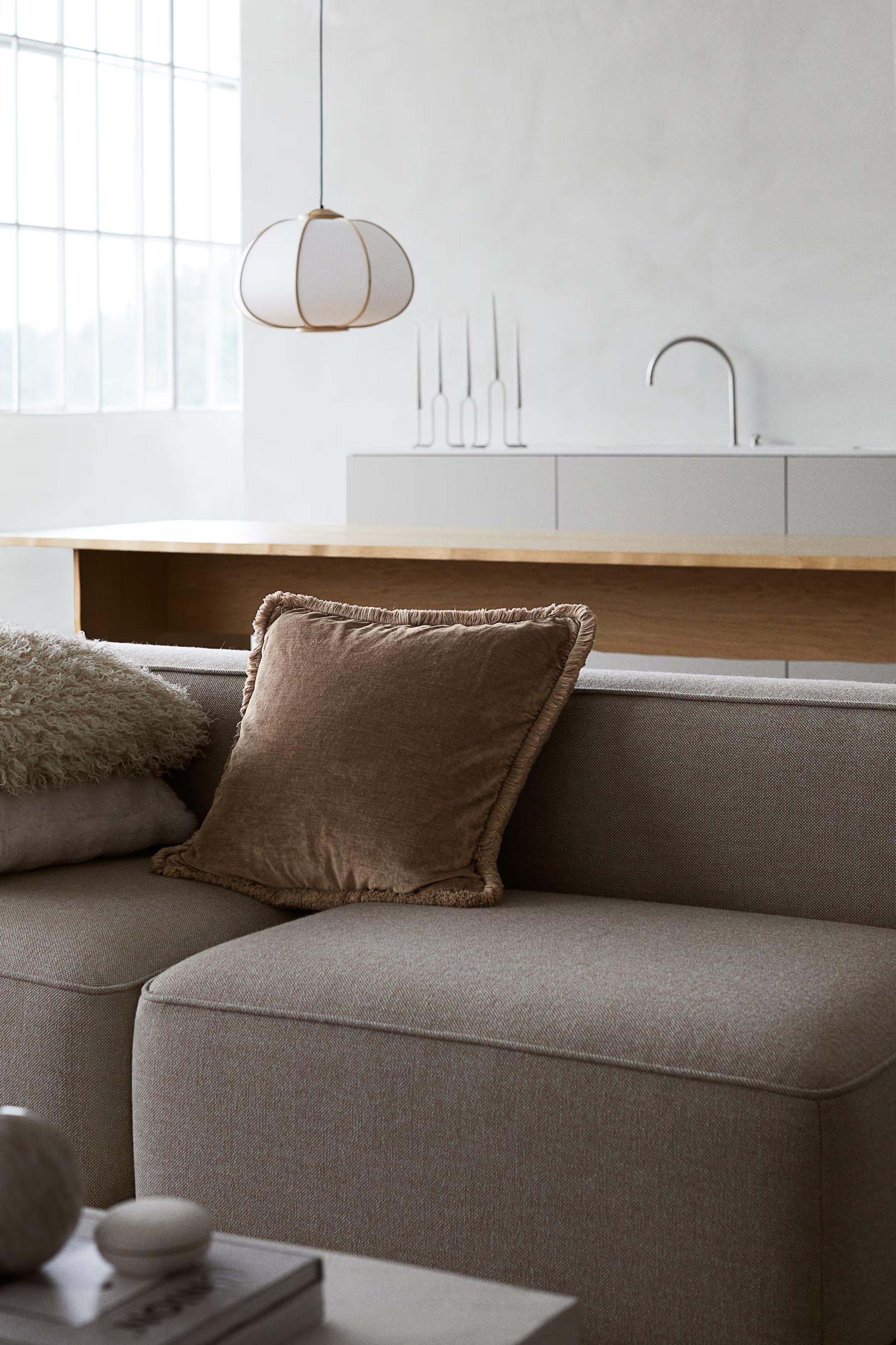 Fringed velvet cushion cover | H&M (UK, MY, IN, SG, PH, TW, HK)