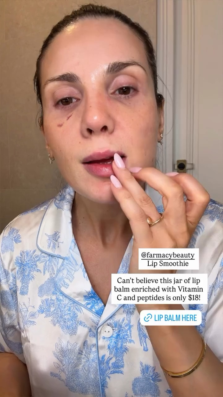 Can’t believe this jar of lip balm enriched with Vitamin C and peptides is only $18! @farmacybeauty 
Lip Smoothie