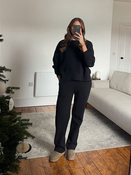 Casual and cosy outfit ideas
Medium in the WATthebrand black sweatshirt
XS in the matching joggers
I’m 5ft 6 
Ugg ultra mini in antelope 



#LTKSeasonal #LTKHoliday