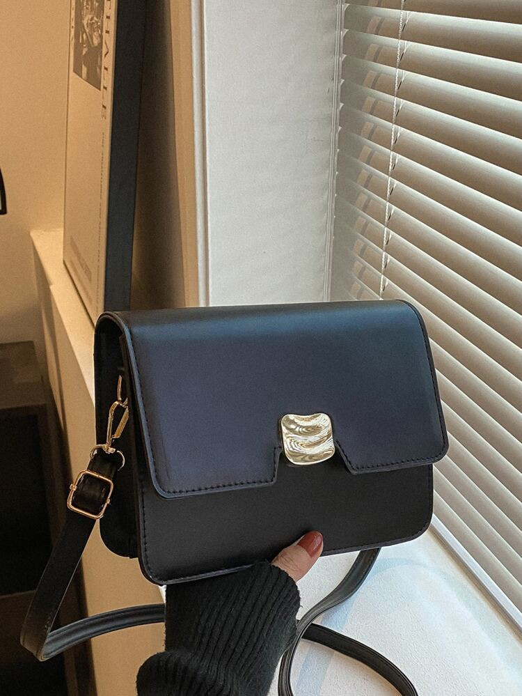 Quadratische Tasche mit Mini Metall Dekor, Klappe | SHEIN