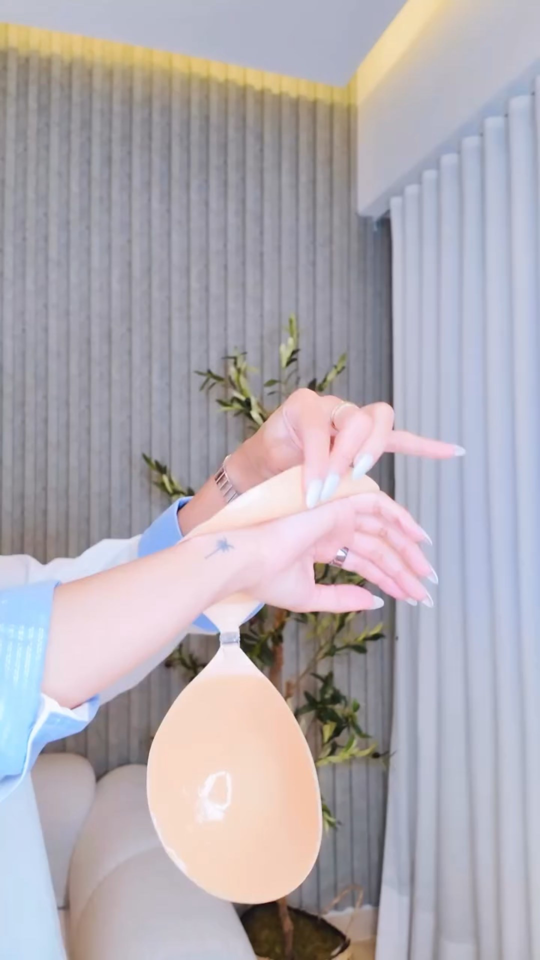 Comment for the link 📩

Hermana, Este bra adhesivo ofrece un soporte seguro durante todo el día gracias a su pegamento de larga duración incluso con sudor y movimiento. 
 

#founditonamazon #AmazonFashion #BraHack #AmazonFinds