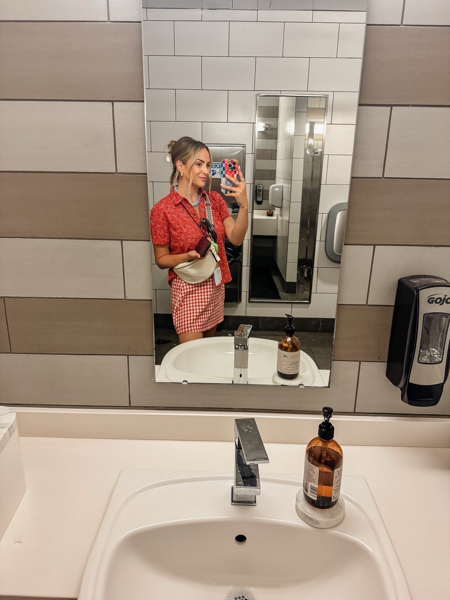 CMA Fest Day 2! 🤠😍🎸🎶 Nothing beats a backstage bathroom selfie 🤪

#LTKootd #LTKdayinmylife #LTKmomlife
