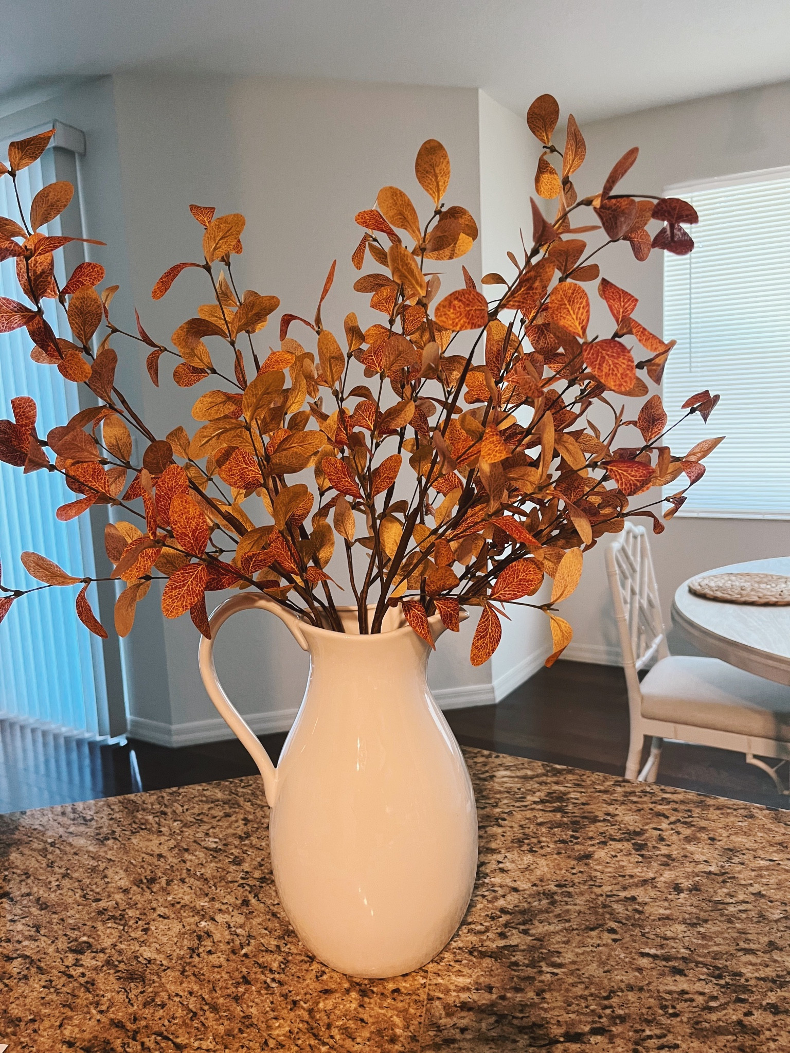 Fall home decor🍁🍂🧡 



#LTKhome #LTKHoliday #LTKSeasonal