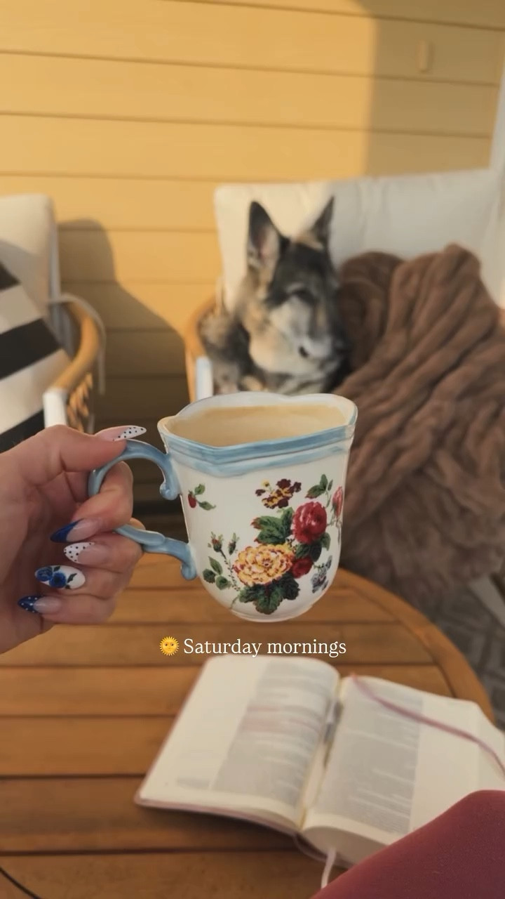 Starting the weekend with gratitude!  ☀️☕️📖🐾

 

#LTKmorningroutine #LTKdayinmylife #LTKselfcare