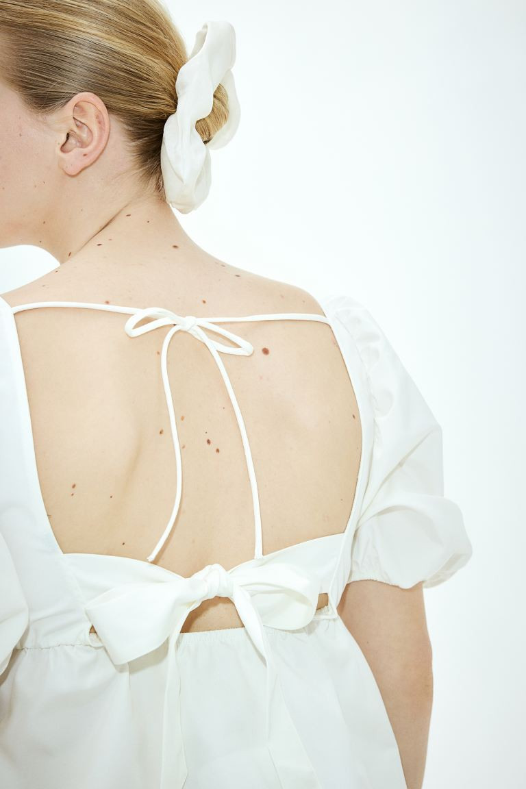 Tie-detail puff-sleeved blouse - Cream - Ladies | H&M GB | H&M (UK, MY, IN, SG, PH, TW, HK)