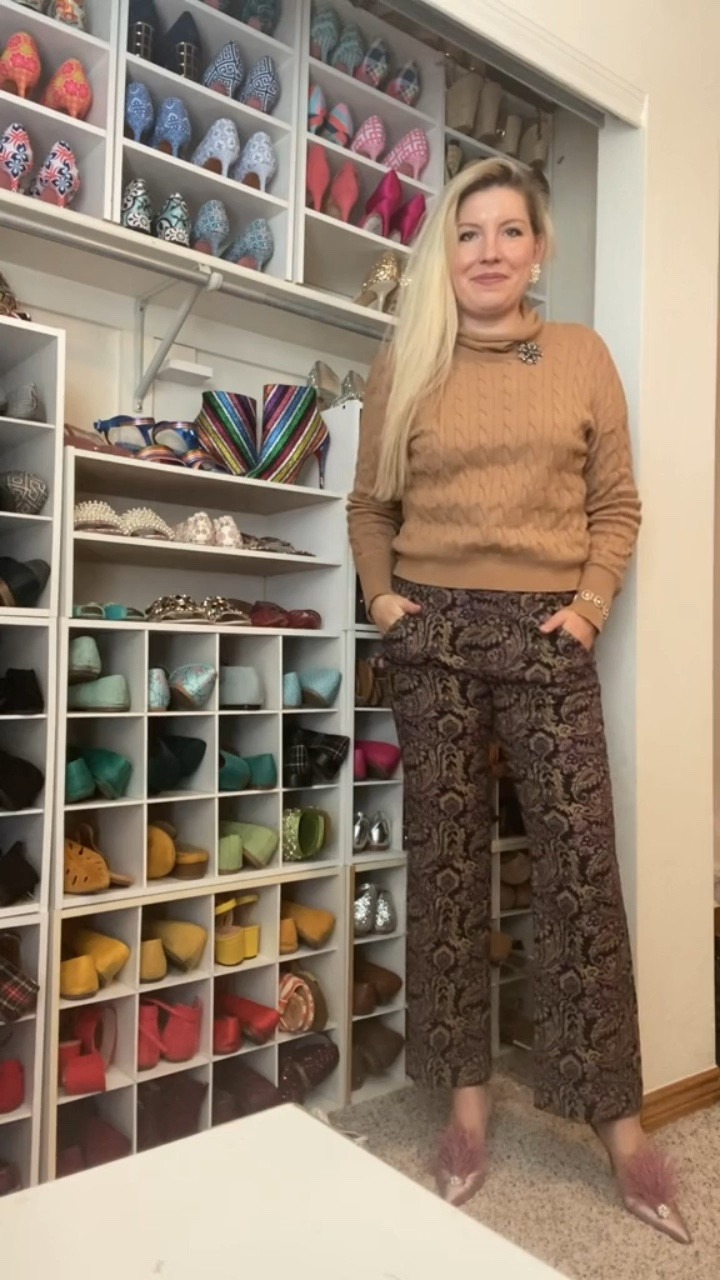 When I think of a fall party look I think of luxe fabrics and rich colors. For this outfit I have paired with my Feather detail Manolo Blahniks for an extra pop of color and a luxe detail. 

#LTKstyletip #LTKSeasonal #LTKHalloween