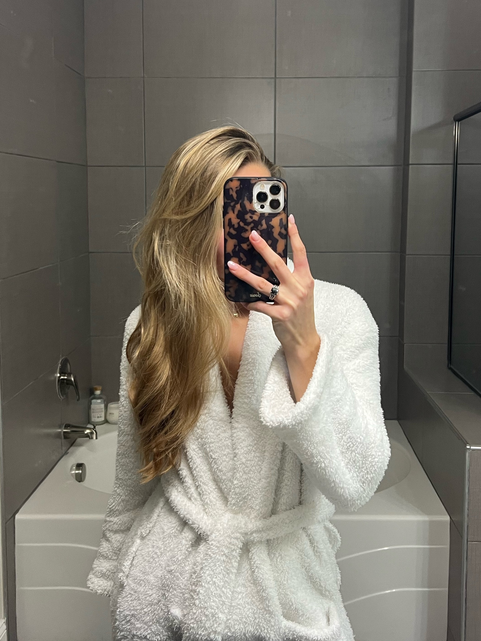 my favorite robe- so cozy!!!

Barefoot dreams, robe, self care 

#LTKmorningroutine #LTKselfcare #LTKgrwm