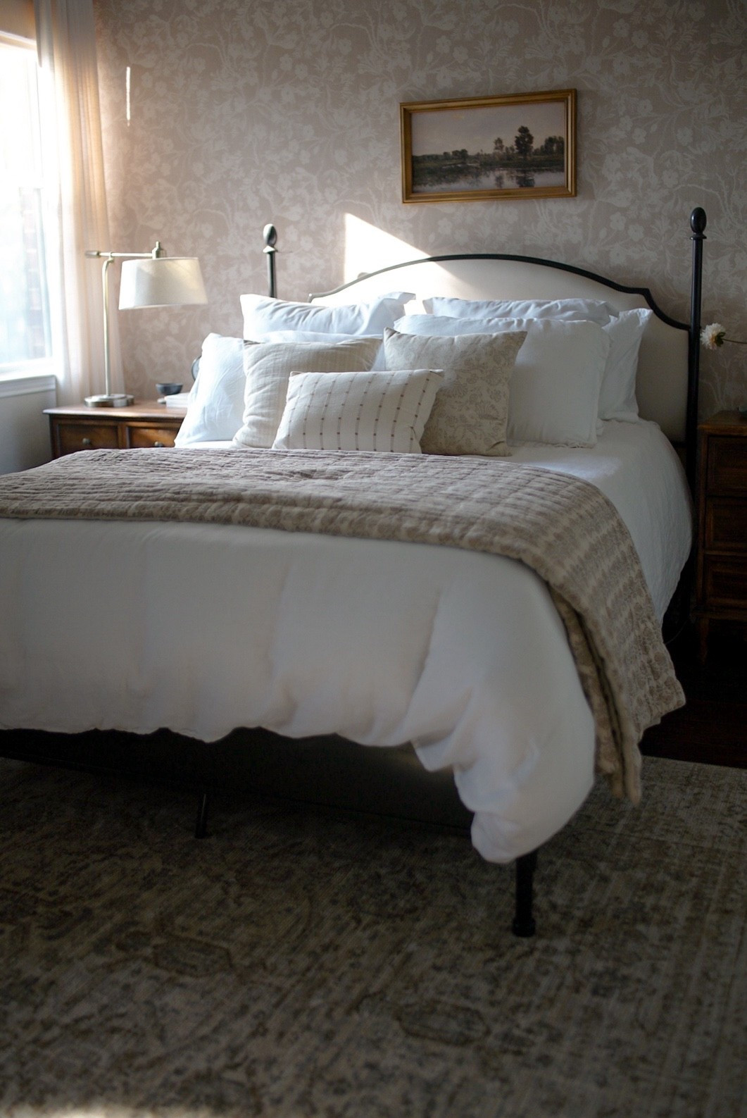 Neutral, pattern mixing bedroom. Cozy, vintage bedroomm