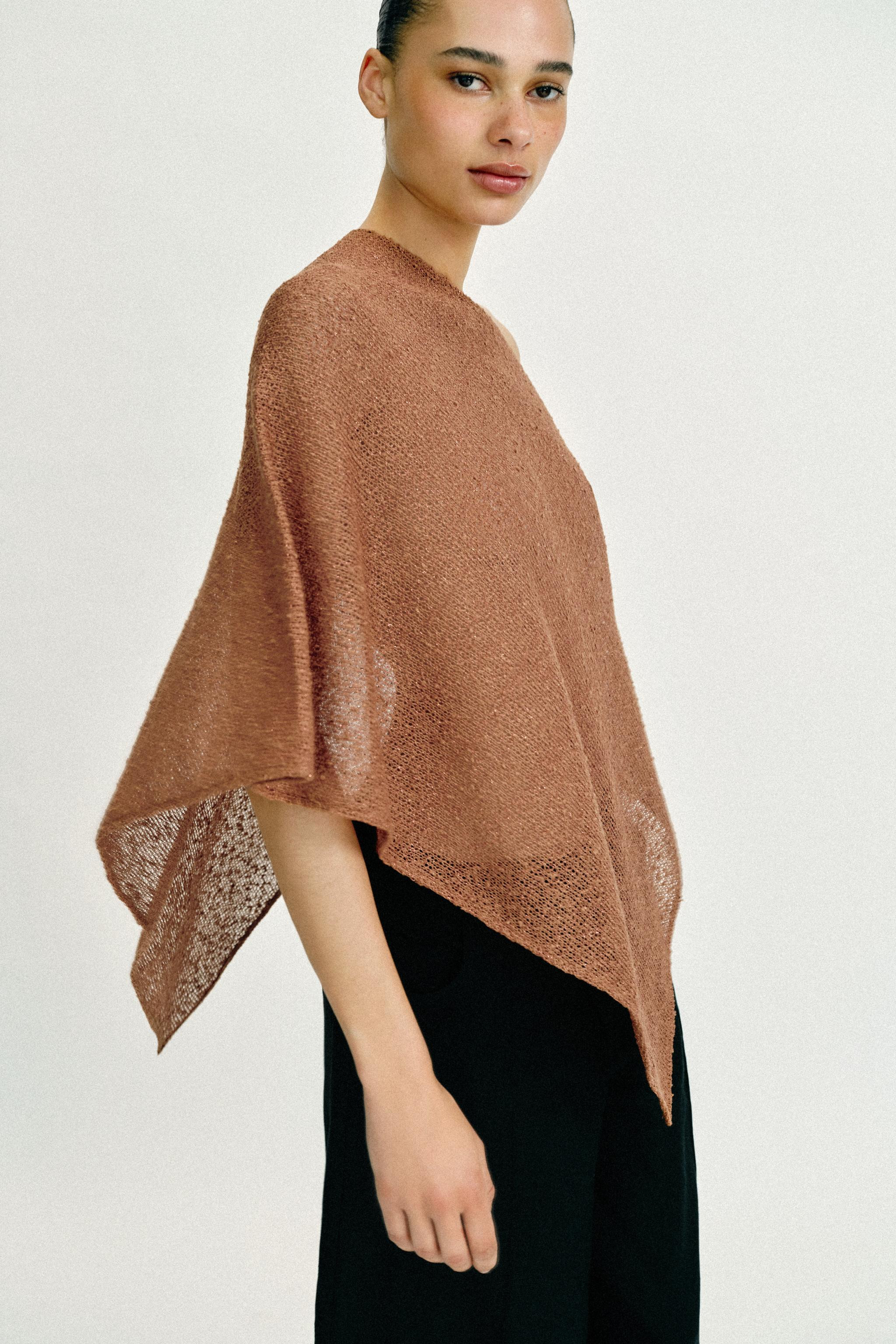 ASYMMETRIC METALLIC THREAD CAPE | Zara UK