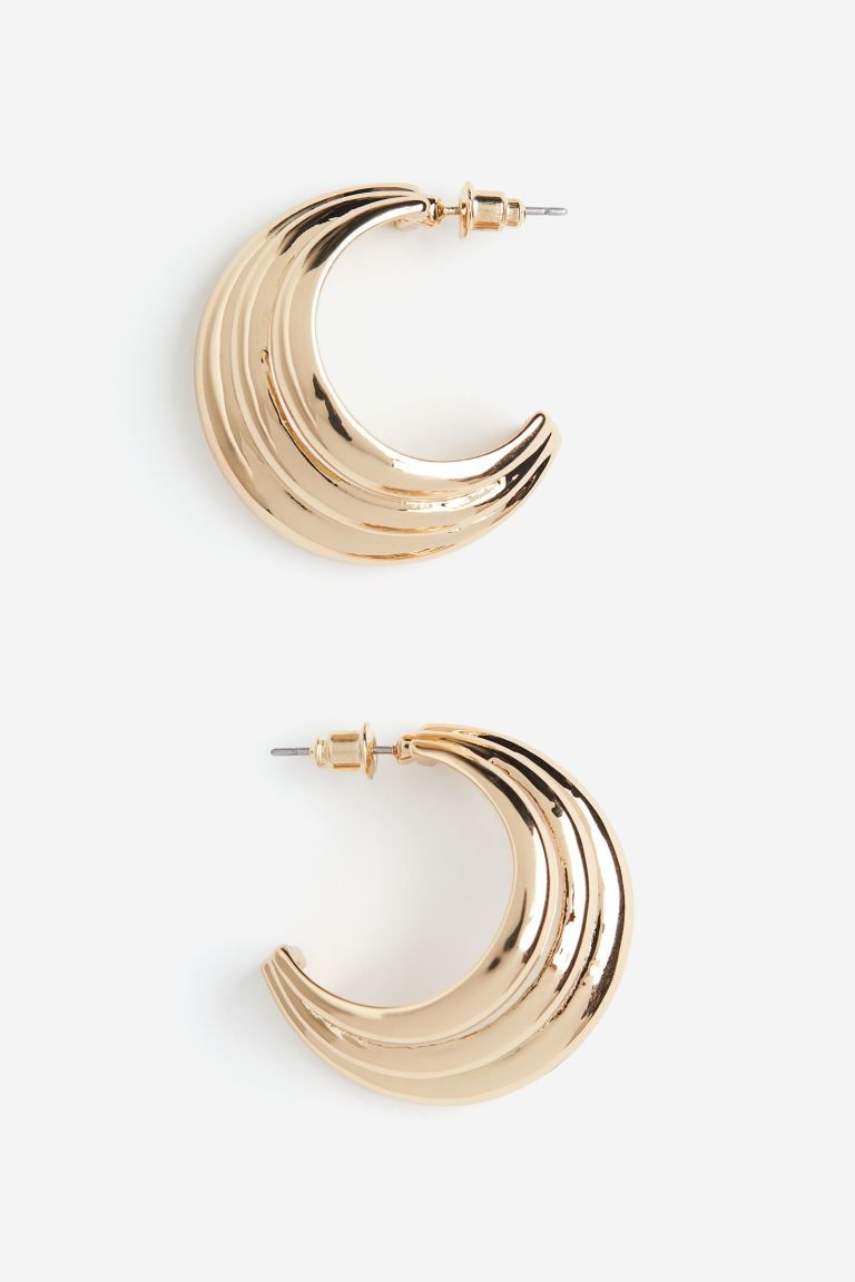 Curved earrings - Gold-coloured - Ladies | H&M GB | H&M (UK, MY, IN, SG, PH, TW, HK)