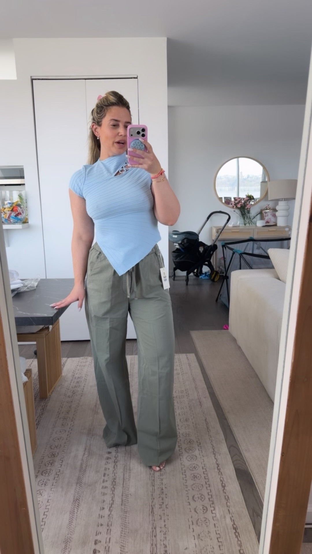 Obsessed with this top!!!!!!!!! I'm wearing a medium. Fabric and fit is amazing 

#LTKOver40 #LTKmomlife #LTKSeasonal