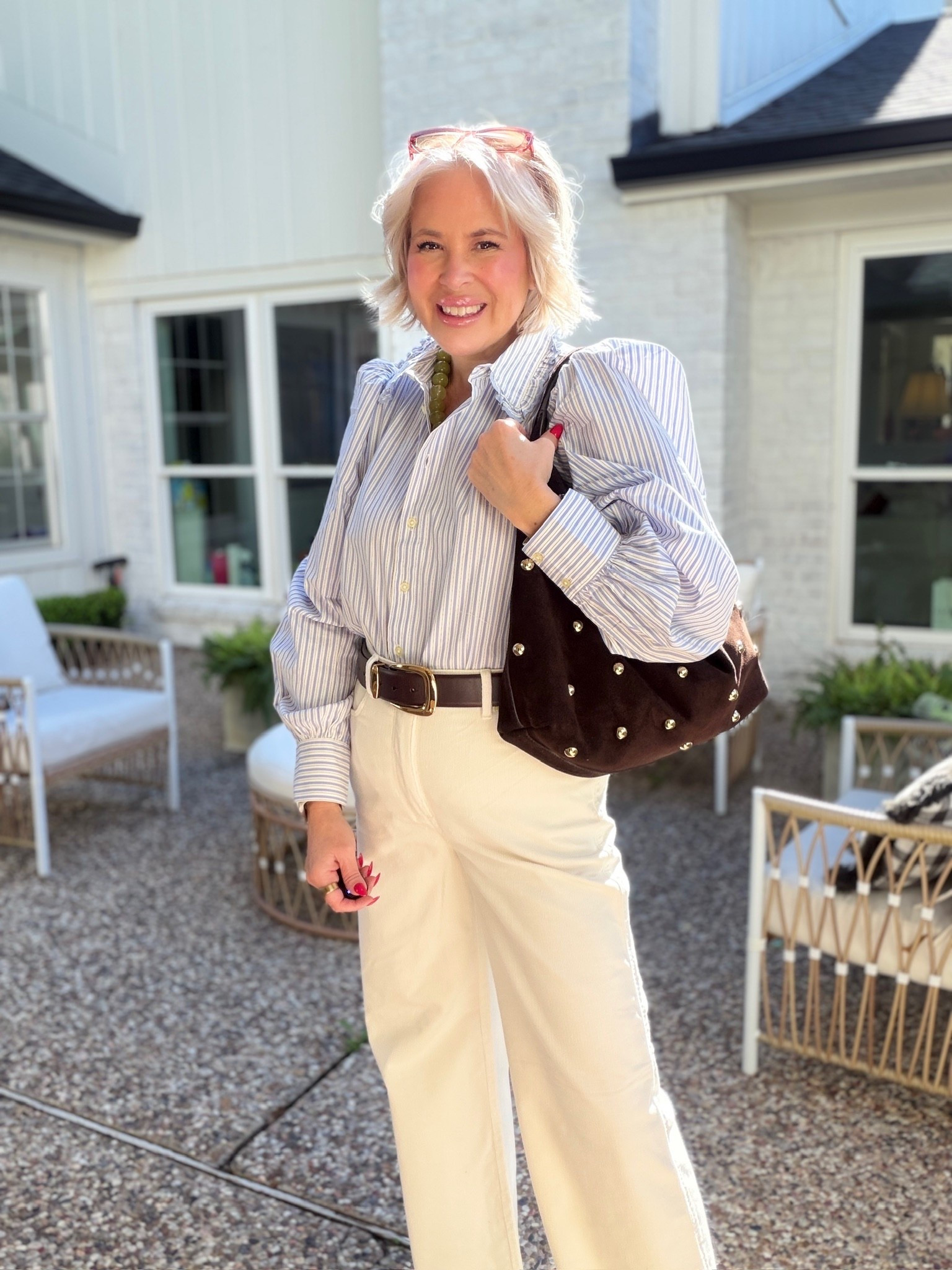 This top is so adorable!!

Trendy fashion, celebrated fashion, holiday look, studded bag, white jeans 

#LTKootd