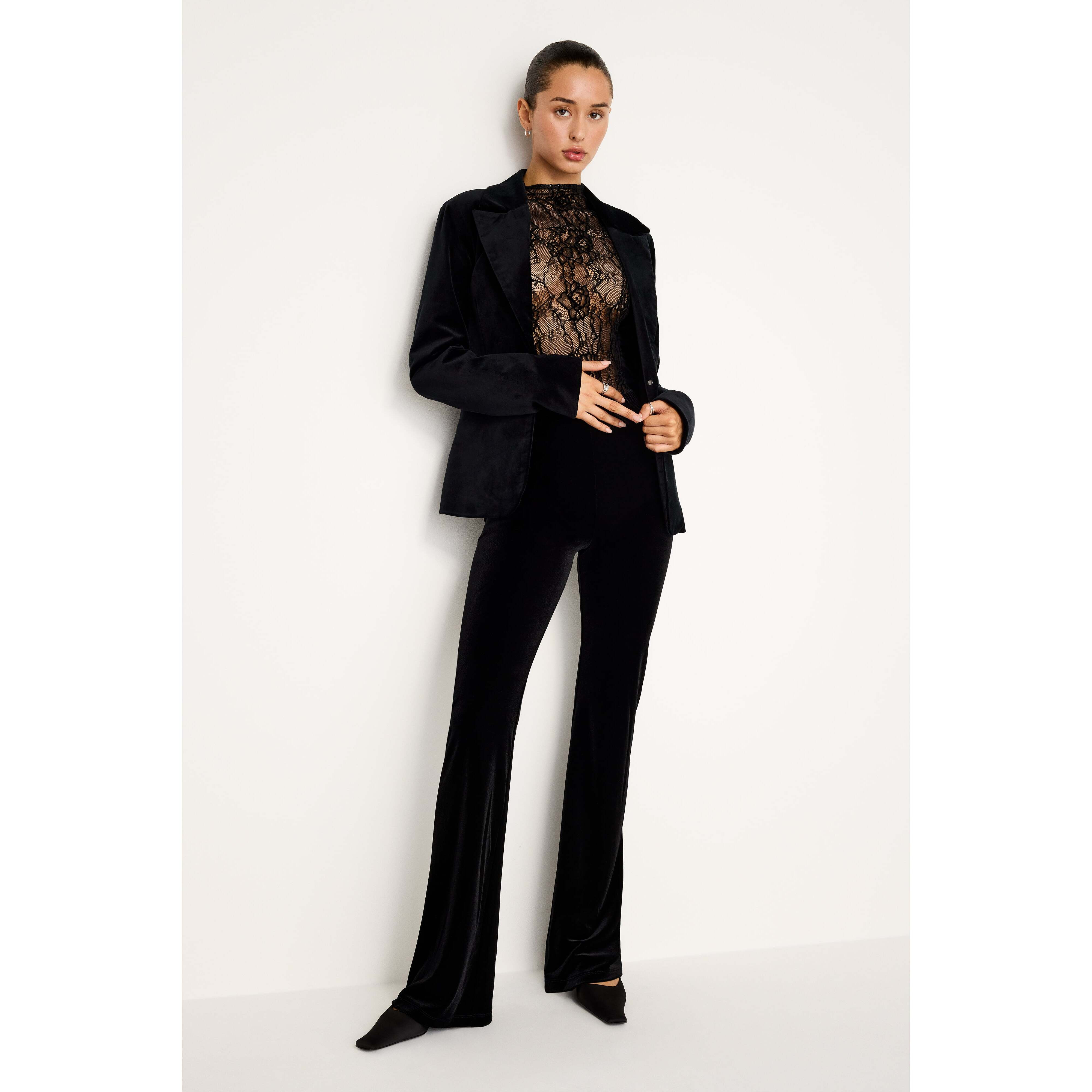 Women's Flare Velvet Pants | Black, Size Small | Good American by KhloÃ© Kardashian | Good American