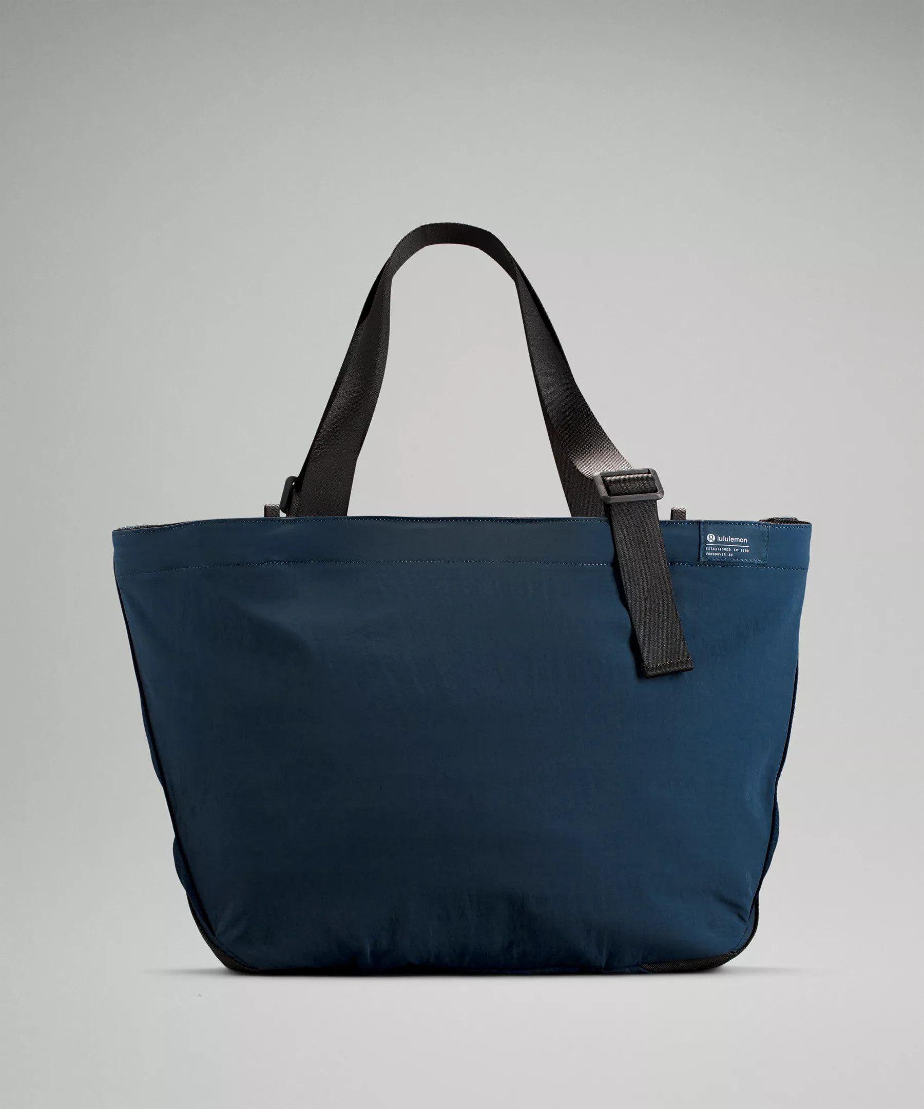 Clean Lines Tote Bag 22L | Lululemon (US)