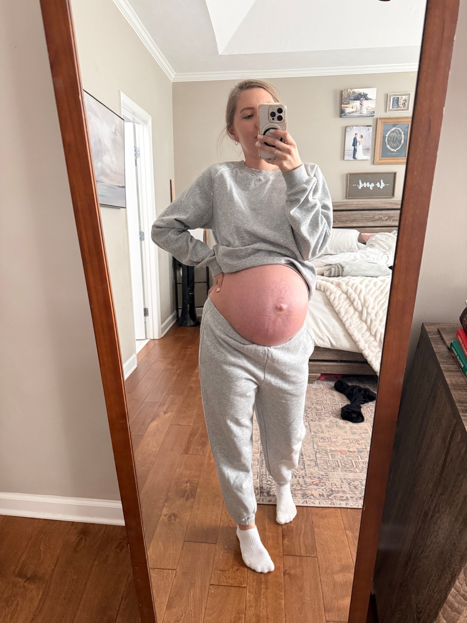 This sweat suit for pregnancy 👌🏻

#LTKBump #LTKBaby